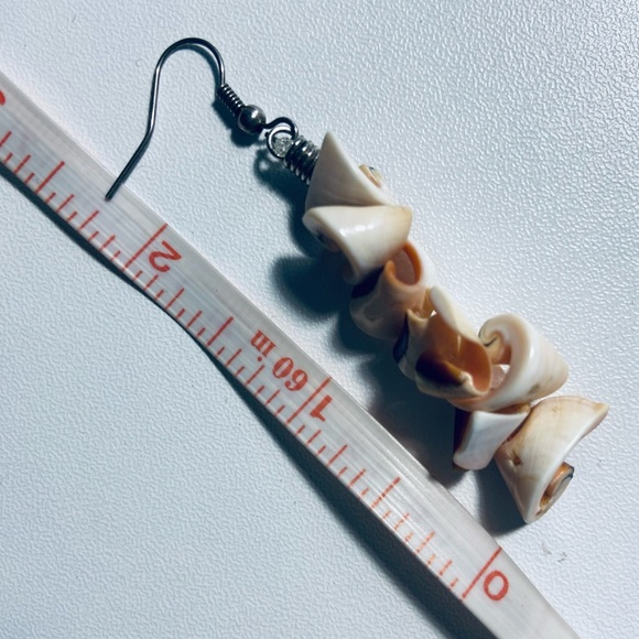 ‼️CLEARANCE Item‼️| Handmade Shell Drop Earrings - Picture 2 of 2
